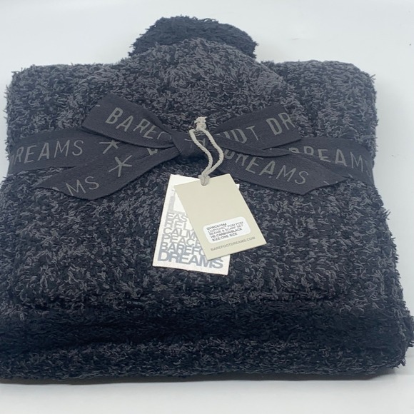 NWT Barefoot Dreams CozyChic Pom Pom Beanie Scarf Set Carbon Black One Size - Picture 4 of 7
